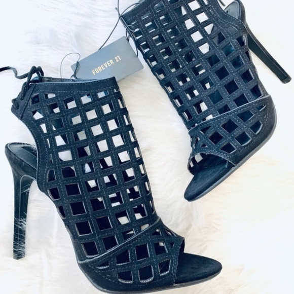 Forever 21 Shoes - NEW FOREVER 21 👗Black Lattice Heels